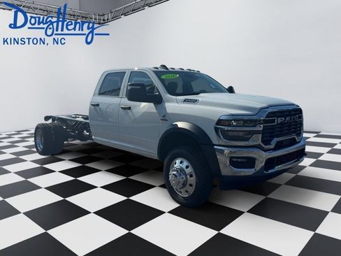 New 2026 RAM 5500 Tradesman w/ Chrome Appearance Group AWD/4WD image 7