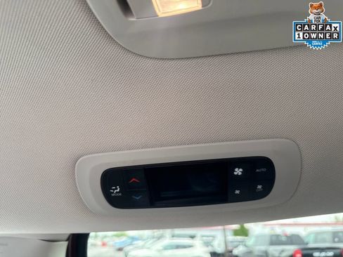 Used 2023 Chrysler Pacifica Touring-L FWD image 33