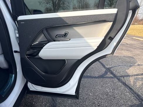 New 2026 Land Rover Range Rover Sport SE image 17