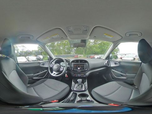 Used 2025 Kia Soul LX w/ LX Technology Package FWD image 40