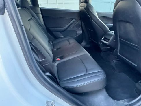 Used 2024 Tesla Model Y Long Range AWD/4WD image 13