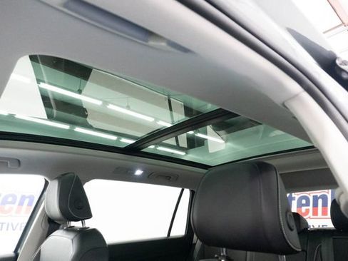 Used 2024 Volkswagen Tiguan SE AWD/4WD image 4