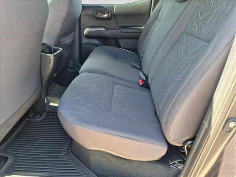 Used 2017 Toyota Tacoma TRD Sport w/ Tow Package RWD image 16