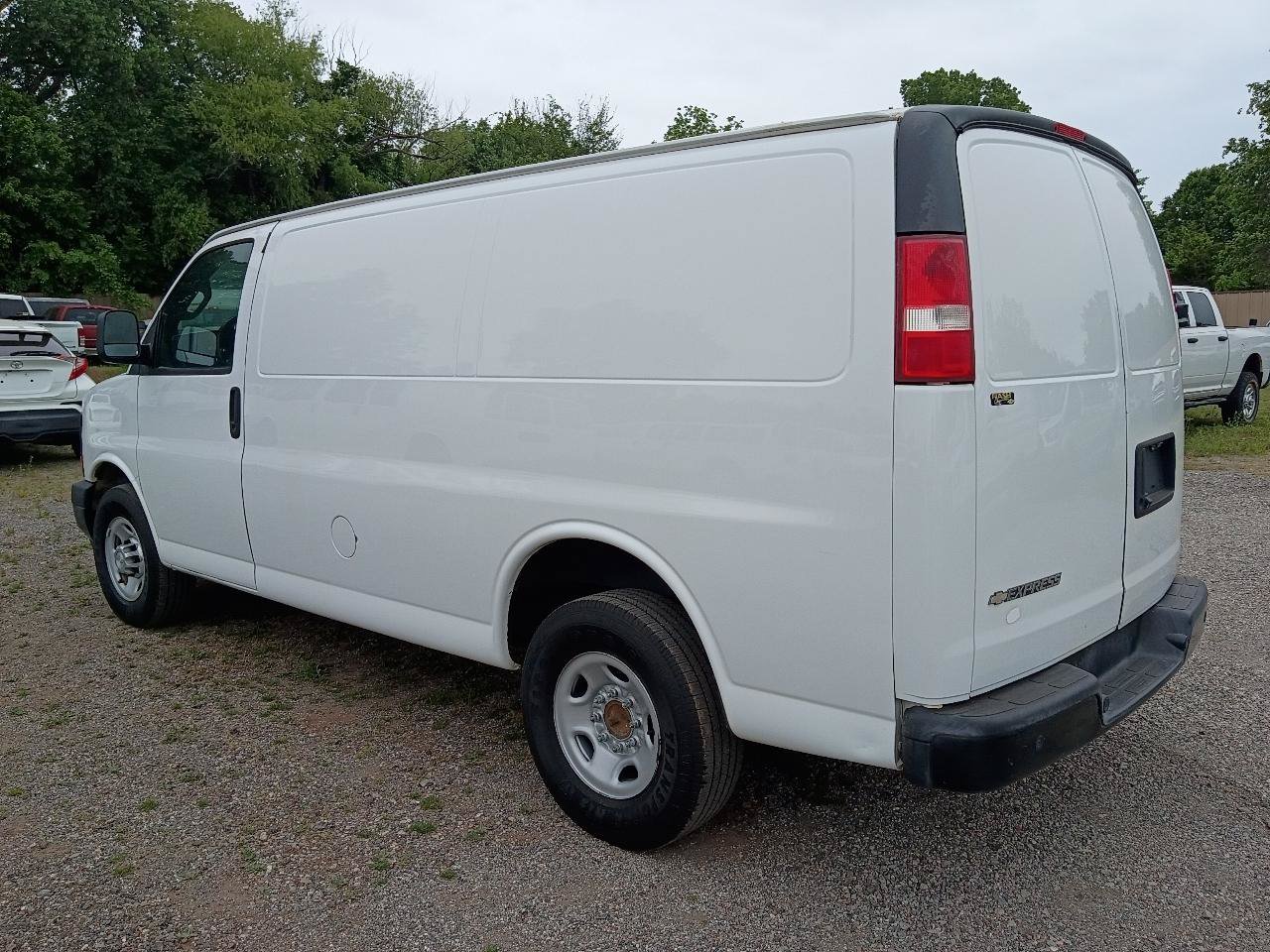 Used 2017 Chevrolet Express 2500 RWD image 7