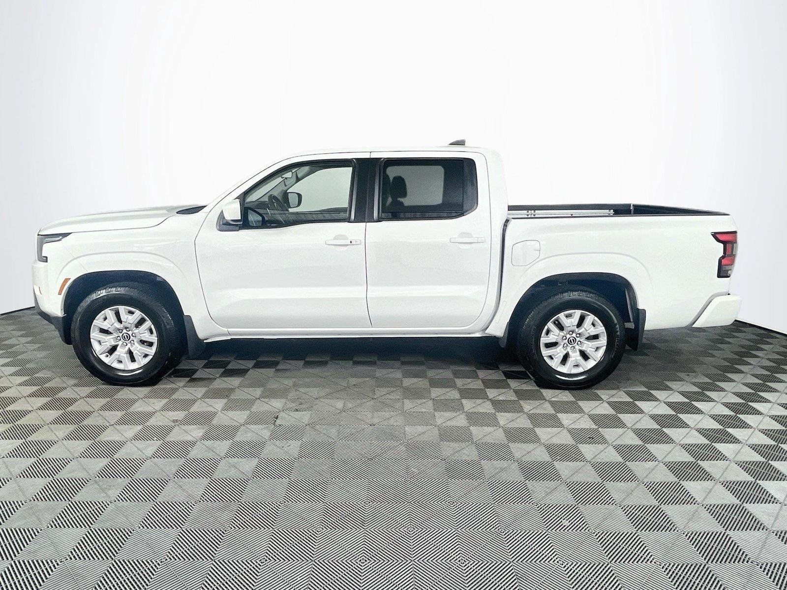 Used 2022 Nissan Frontier SV RWD image 4