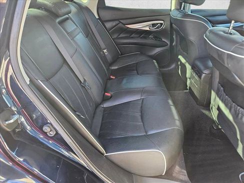 Used 2019 INFINITI Q70 Luxe image 21