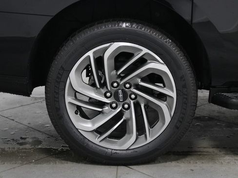 New 2026 Lincoln Navigator L Premier AWD/4WD image 15