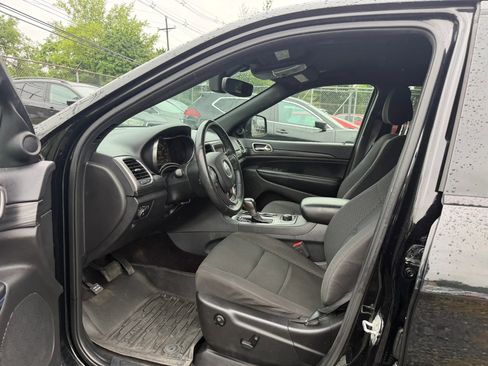 Used 2019 Jeep Grand Cherokee Laredo AWD/4WD image 10