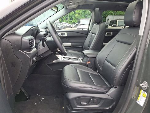 Used 2023 Ford Explorer XLT w/ Equipment Group 202A AWD/4WD image 15