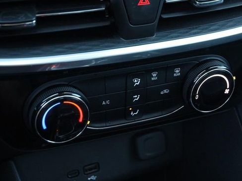 Used 2024 Buick Encore GX Sport Touring image 16