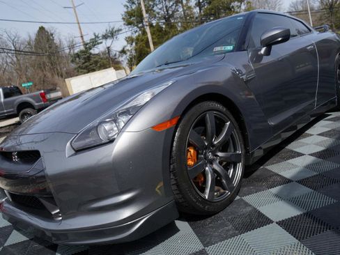 Used 2010 Nissan GT-R Premium image 92