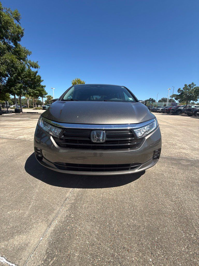 Used 2021 Honda Odyssey Touring image 2