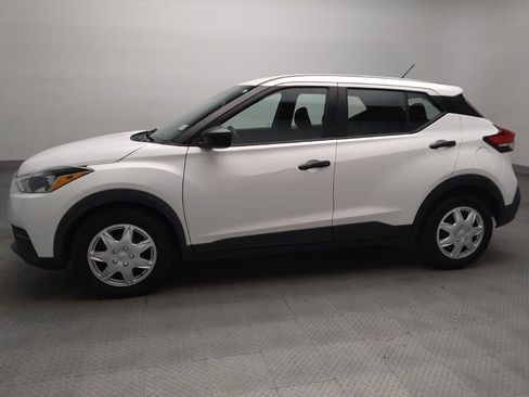 Used 2020 Nissan Kicks S FWD image 2