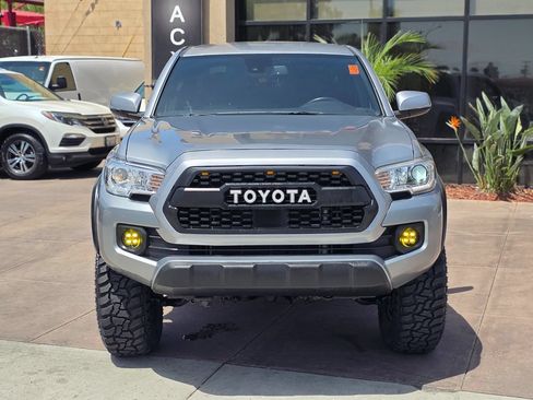 Used 2021 Toyota Tacoma TRD Off-Road w/ Technology Package AWD/4WD image 4