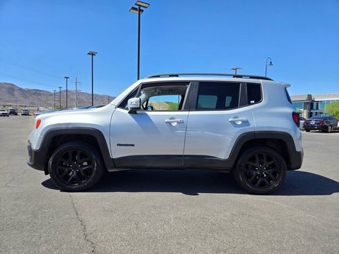 Used 2017 Jeep Renegade Altitude AWD/4WD image 3