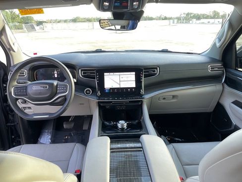 Used 2022 Jeep Wagoneer Series II image 18