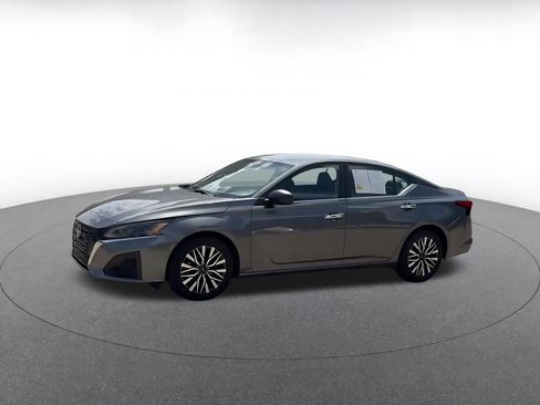 Used 2025 Nissan Altima 2.5 SV FWD image 8