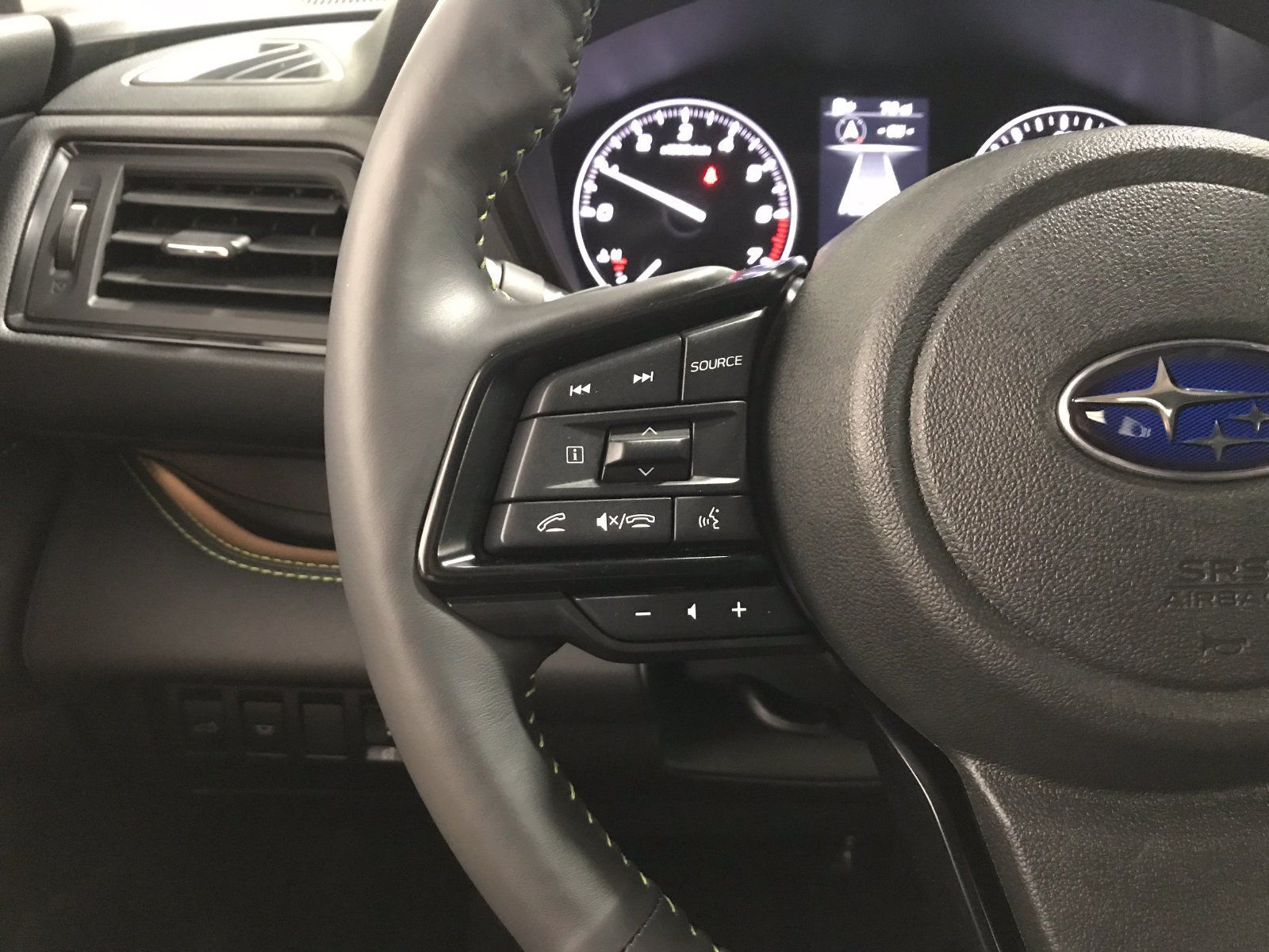 Used 2025 Subaru Ascent Bronze Edition AWD/4WD image 17