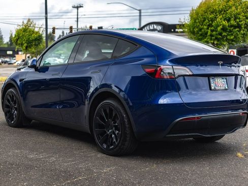 Used 2024 Tesla Model Y Long Range AWD/4WD image 11