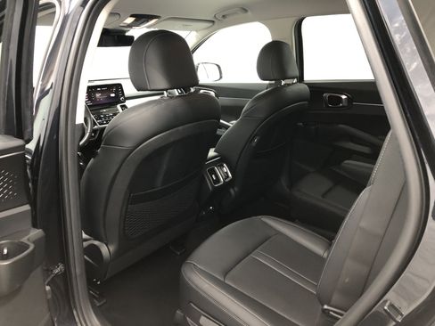 Certified 2023 Kia Sorento EX image 11