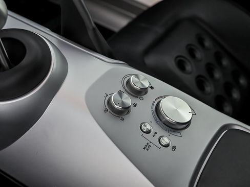 Used 2005 Ford GT RWD image 47