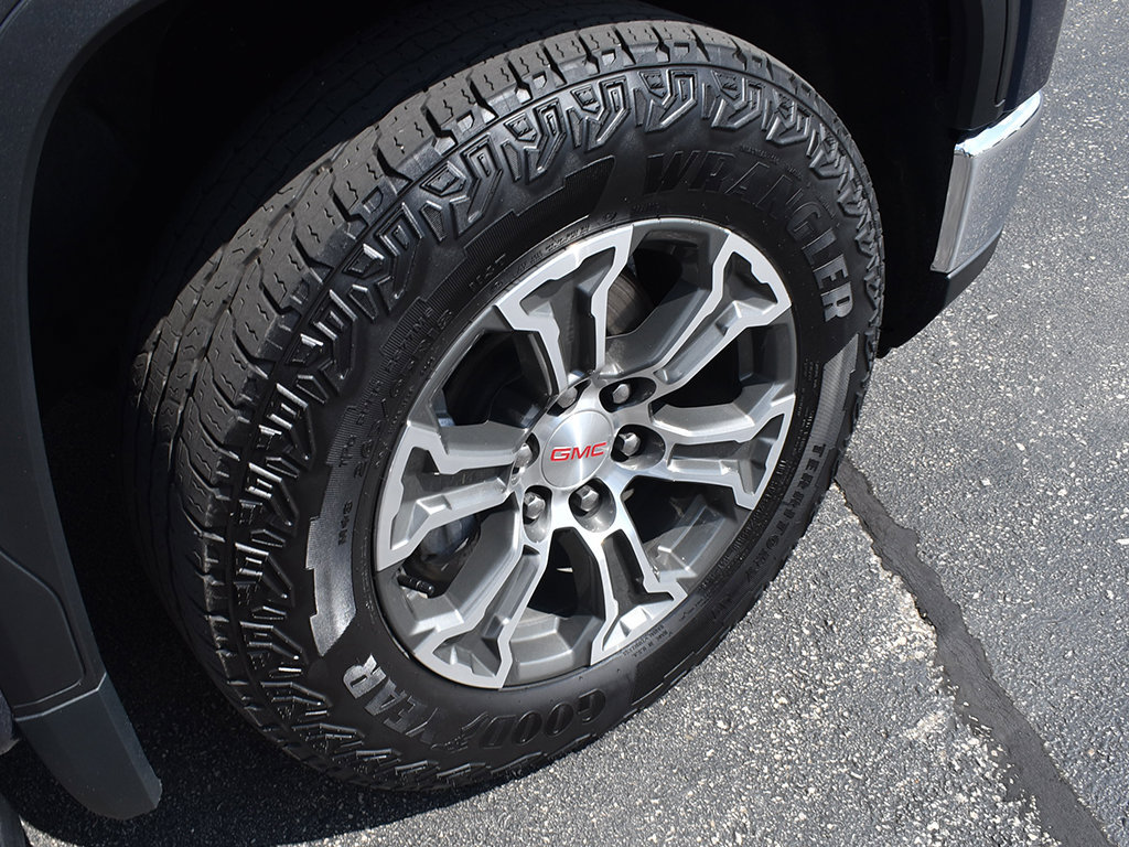 Used 2023 GMC Sierra 1500 SLT w/ SLT Convenience Package AWD/4WD image 11