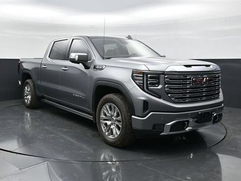 Used 2024 GMC Sierra 1500 Denali w/ Technology Package AWD/4WD image 4