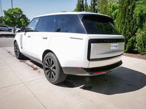 Used 2023 Land Rover Range Rover SE AWD/4WD image 8