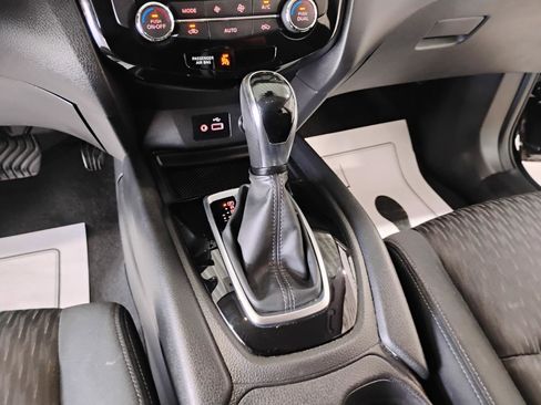 Used 2019 Nissan Rogue SV image 26