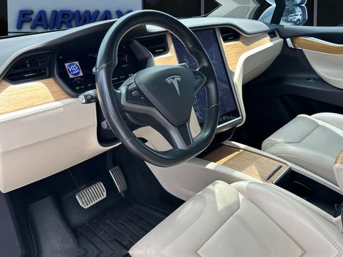 Used 2018 Tesla Model X 75D AWD/4WD image 16