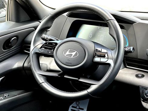 Used 2025 Hyundai Elantra Sport FWD image 32