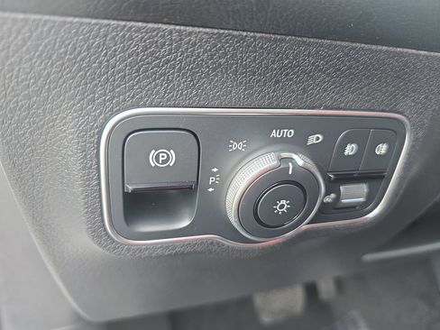 New 2025 Mercedes-Benz GLB 250 image 25