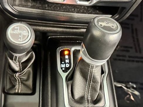 Used 2019 Jeep Wrangler Unlimited Sahara AWD/4WD image 29
