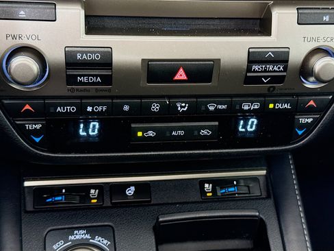 Used 2017 Lexus ES 350 w/ Premium Package FWD image 17