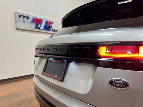 Used 2020 Land Rover Range Rover Velar R-Dynamic S image 47