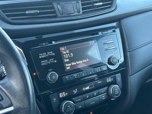 Used 2017 Nissan Rogue SV AWD/4WD image 8