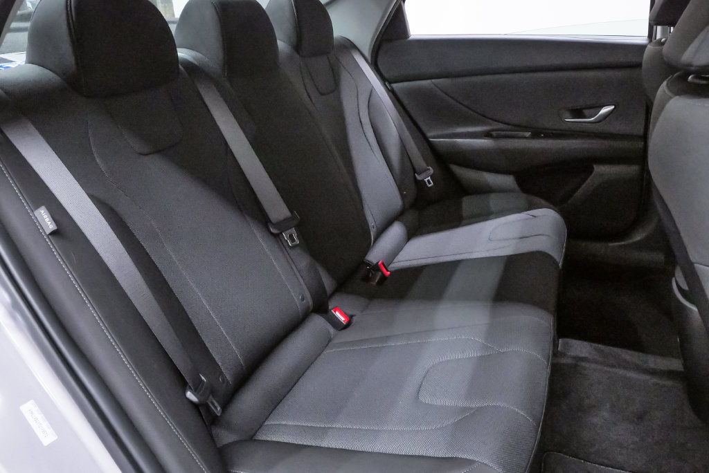 Certified 2026 Hyundai Elantra SE FWD image 11