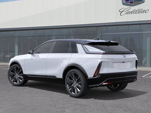 Used 2026 Cadillac Lyriq Signature Sport w/ LPO, Floor Liner Package AWD/4WD image 4