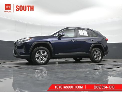 Used 2025 Toyota RAV4 XLE AWD/4WD image 39