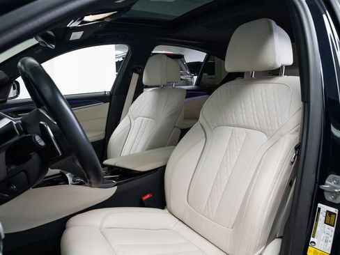 Used 2023 BMW M550i xDrive M550i xDrive w/ Parking Assistance Package image 19