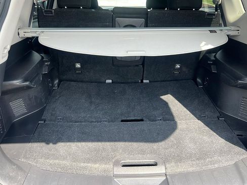 Used 2016 Nissan Rogue SV FWD image 12