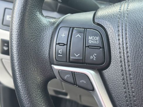 Used 2018 Toyota Highlander LE FWD image 10