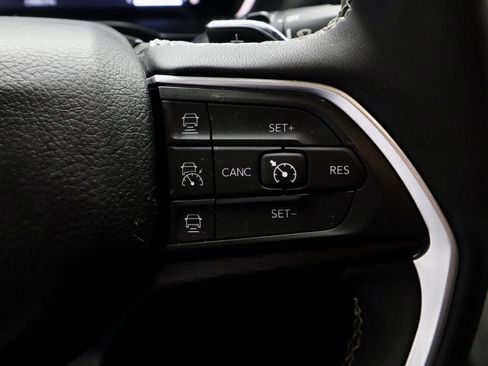 Used 2024 Jeep Grand Cherokee Altitude image 29