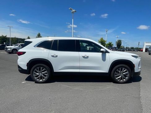 Used 2025 Buick Enclave Preferred FWD image 8