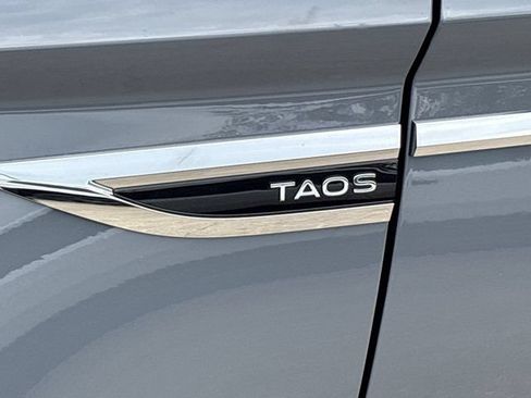 Used 2024 Volkswagen Taos SE w/ Panoramic Sunroof Package AWD/4WD image 14