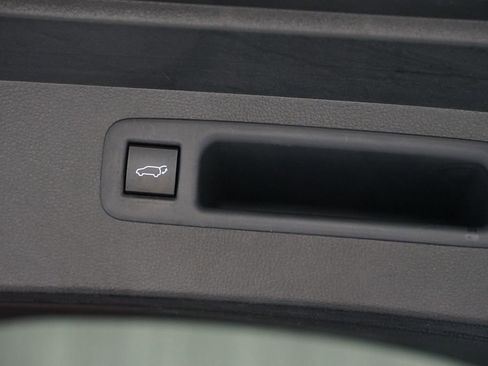 Used 2022 Toyota Highlander XLE image 35