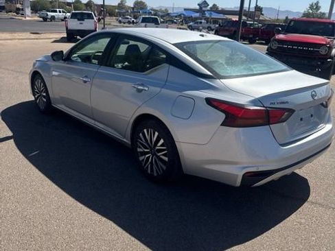 Used 2024 Nissan Altima 2.5 SV FWD image 4