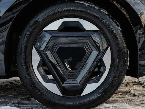 Certified 2024 Kia EV9 Land image 29