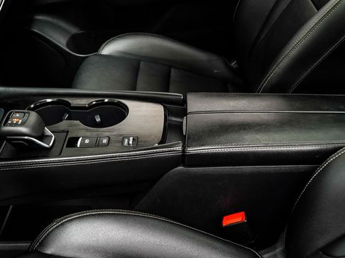 Used 2023 Nissan Rogue SL w/ SL Premium Package image 16