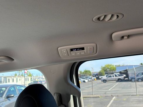 Used 2026 Kia Carnival FWD image 24